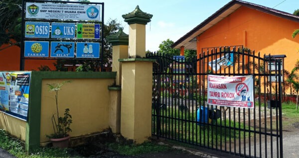 Gerbang Utama SMP Negeri 7 Muara Enim