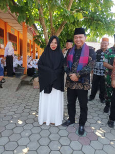 PJ Bupati Muara Enim Kurniawan dan Kepsek SMPN 7 Muara Enim Dewi Khairani, S.Pd., M.M
